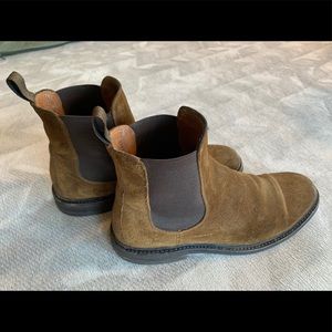 Frye Men’s Seth Chelsea boots: Brown Suede